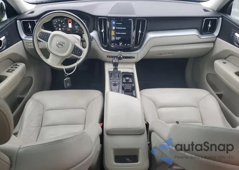 2018 Volvo Xc60 T5 Momentum z USA, uszkodzony, nr VIN YV4102RKXJ1057965